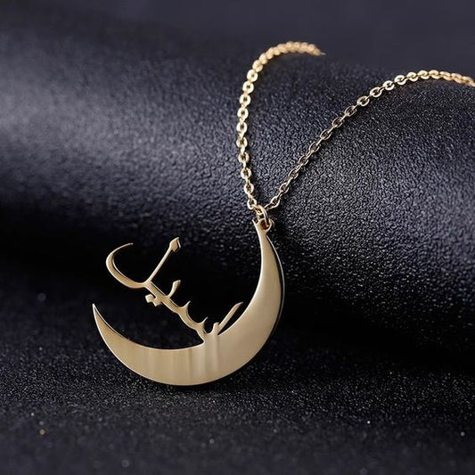 Customizable Arabic Name Necklace With Moon